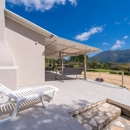 Holiday home Julia's Karavomylos