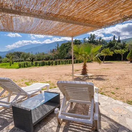 Julia's Casa vacanze Karavomylos