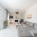 Julia's Karavomylos
